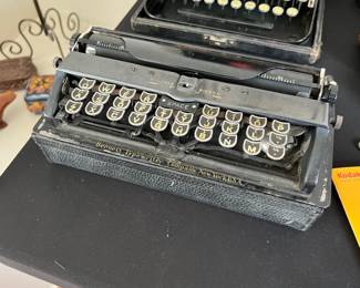 Antique Bennett Portable Typewriter		
