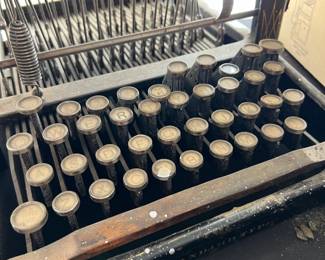 Antique Remington Standard Typewriter		
