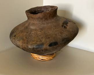 Primitive Mexican Vase Decor		
