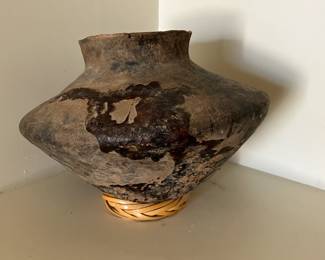 Primitive Mexican Vase Decor		
