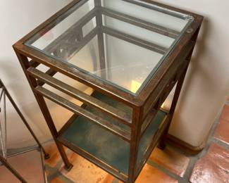 Metal & Glass Pedestal		
