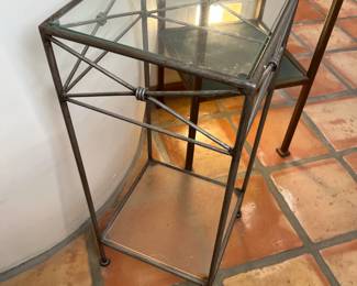 Metal & Glass Pedestal 175		
