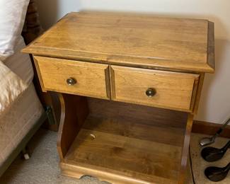 2pc Vintage Maple Nightstands		
