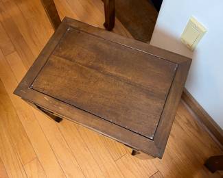 Vintage Ming Reversible Cushioned Stool/Table		
