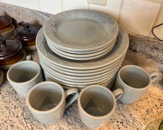 Plate & Cup dinnerware Set		
