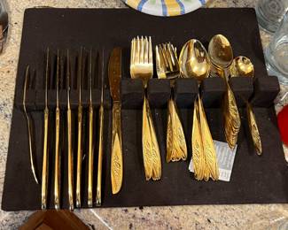 Lifetime Cutlery Gold Plated Flatware Set		
