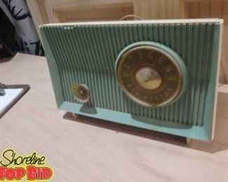 Vintage RCA Victor Radio Model X2HE