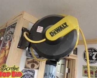 DeWalt Air Hose Automatic Pull Recoiler with Air Gun