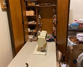 Cabinet Vintage Singer Sewing Machine