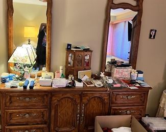 Bedroom Set Drexel Heritage Bureau w 2 Mirrors