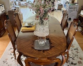 Dining Room Table  Vintage Drexel Heritage w 6 Chairs 