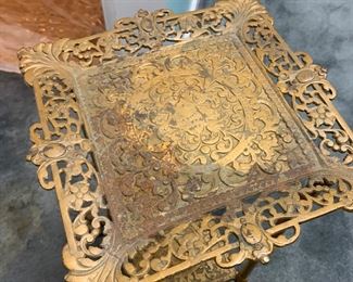 English Antique Pierced Metal Plant Stand, an Brass Ornate Victorian Two Tiered Jardiniere Table with Floral Theme and Foliage Decor, 1900s.