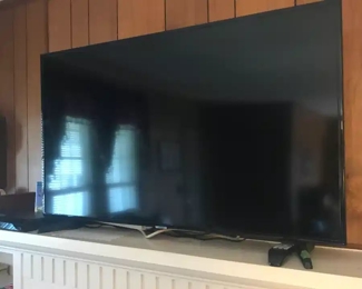 50" Smart Samsung TV.  We will be showing a Blu Ray movie through it to demonstrate it works well!