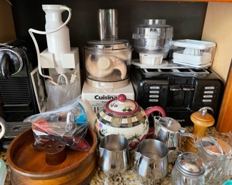 Oneida "Strawberry Plaid" Teapot, Cuisinart 4 Slice Toaster