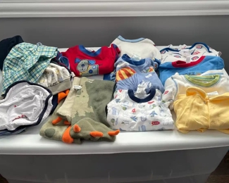 Tons of boy baby clothes~