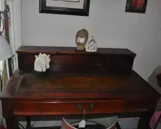 Nice Lincoln style desk