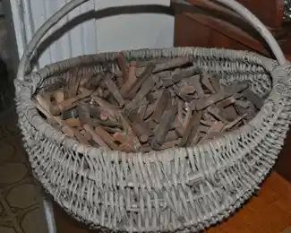 Basket with clothes pins 