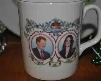 Royal mug with incorrect pictures 
