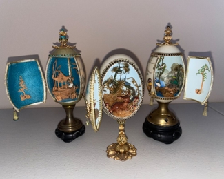 Diorama Pedestal Eggs - Very Cool!