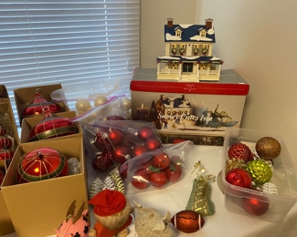 Department 56 Snowy Pines Inn