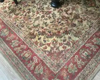 Beautiful area rug approx 7’6” x 7’6”