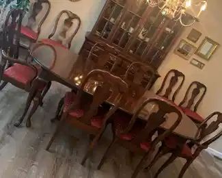 Beautiful dining room table with 2 leaves(shown) and 10 chairs 