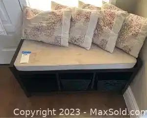 whall bench with pillows and baskets7081 t