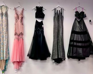 Prom / homecoming dresses and gowns
