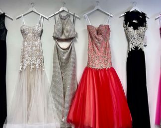 Prom / homecoming dresses and gowns