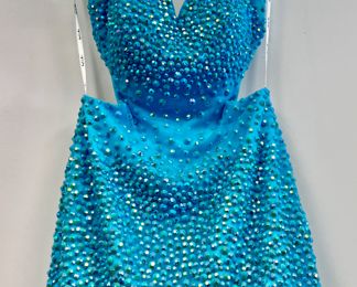 Prom / homecoming dresses and gowns