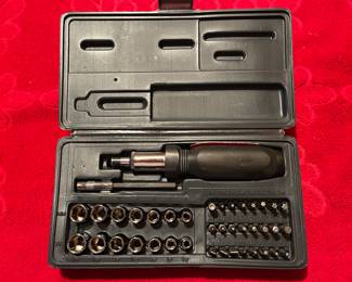 Popular Mechanics Socket/Screwdriver Set
