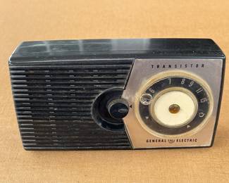Vintage GE Transistor Radio