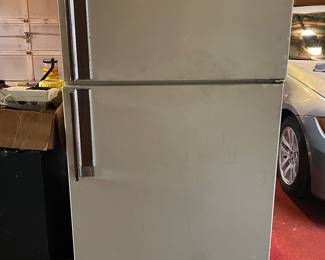 Old Hotpoint Frost-Free Refrigerator/Freezer—Works But Currently Unplugged—Great Garage Beer Fridge 😉