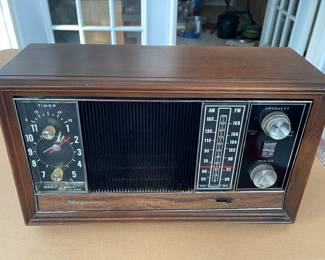 Vintage Magnavox AM/FM/Clock Radio