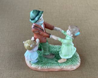 Vintage Lefton Nostalgic Memories Ring Around the Roses