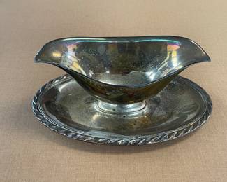 Vintage Rogers Silverplate Double Pour Gravy Boat w/ Attached Plate 4113