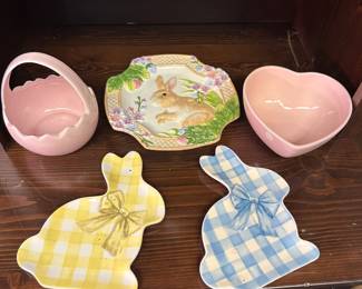 Lot of ceramic easter trays and dishes, largest is 9"