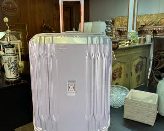 Delsey Max Pack suitcase suitcase with 360 degree wheels, some bumps and wear to surface, inside is in good condition, no key or combination 26"H x 16"W x 8"D (expandable depth)