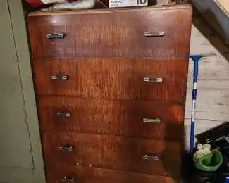 Chest of drawers