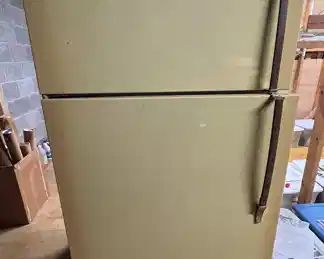 Vintage "COLDSPOT" refrigerator.   YES!  It still works.  