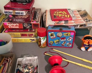 Various vintage puzzles, games, lunchboxes, plastic toys, etc.