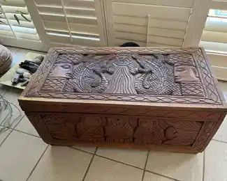 $450 	Rare Carved trunk from Niger Africa 3Lx18Dx17H	