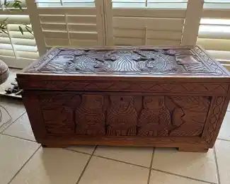 $450 	Rare Carved trunk from Niger Africa 3Lx18Dx17H	
