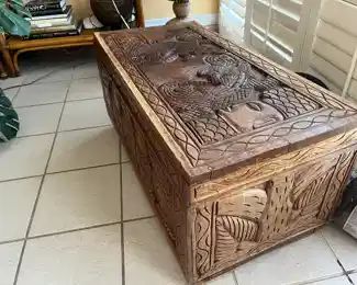 $450 	
Rare Carved trunk from Niger Africa 3Lx18Dx17H	
