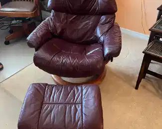 NOW $200 was $400 	
Ekornes Stressless Red Leather Adjustable Recliner							
" Chair Large ""Reno"" Model Norway 33Wx26Dx38H"	