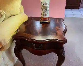 NOW $175 SET WAS $350 	
Thomasville set of 2 side tables 27Lx23Wx23T 