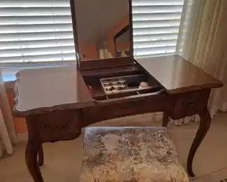 NOW $150 was $295 	Vanity table Ethan Allen 44x20x29H w/ adjustablemirror	