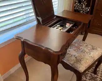 NOW $150 was $295 	
Vanity table Ethan Allen 44x20x29H w/ adjustablemirror	