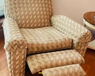 $180 	
#11 LazyBoy Classic recliner green print a stain in lower right back 36Wx33Dx38T	