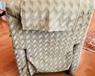 $180 	
#11 LazyBoy Classic recliner green print a stain in lower right back 36Wx33Dx38T	